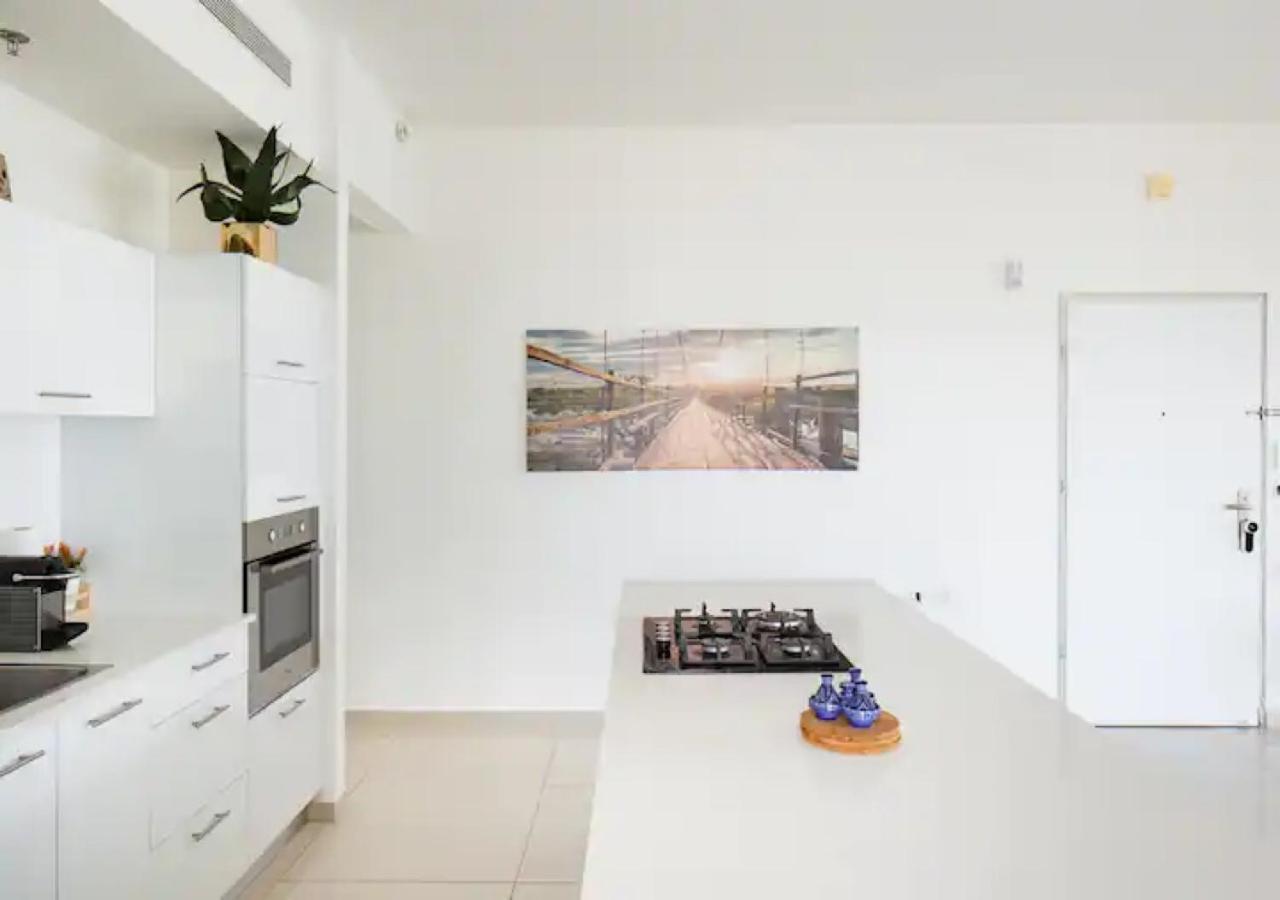 O&O Group- Special Apartment Sea View Luxury Tower Bat Yam Eksteriør bilde