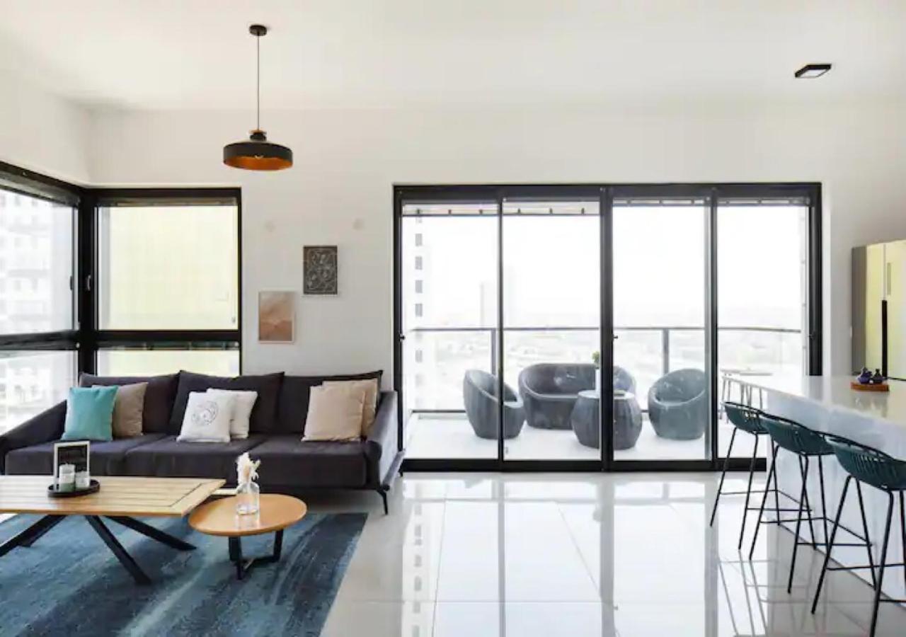 O&O Group- Special Apartment Sea View Luxury Tower Bat Yam Eksteriør bilde